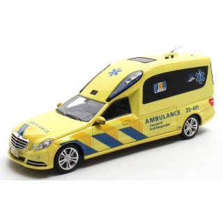 MATRIX MX41302-272 Mercedes E250D VF212 Ambulance Flevoland First Responder