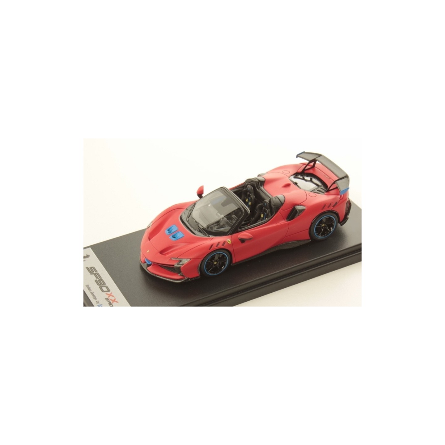 Ferrari SF90 XX Spider Bianco Artico (LookSmart) 1/43e