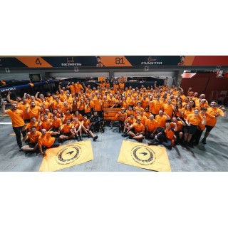 SPARK S9590 Box McLaren MCL39 n°4 & n°81 Formula 1 Constructors' Champion 2025 %
