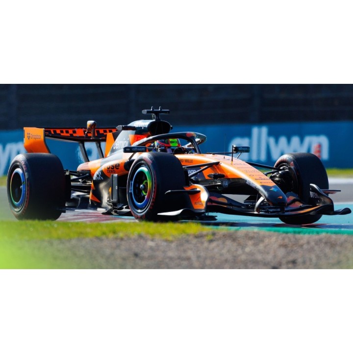 SPARK S9379 McLaren MCL40 n°81 Oscar Piastri Suzuka 2026 %