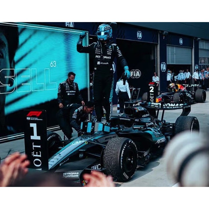 SPARK S9332 Mercedes AMG W17 n°63 George Russell Winner Spielberg 2026 %